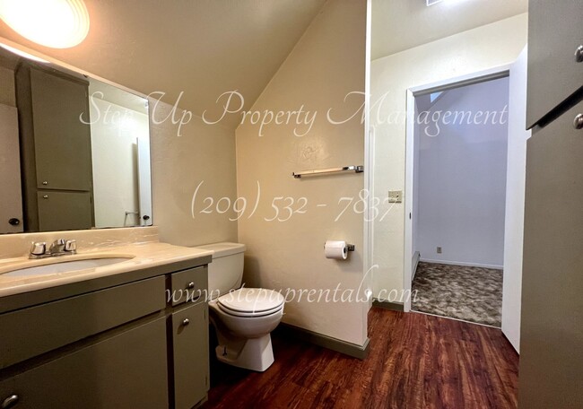 Building Photo - Cozy All Electric, 2 Bedroom, 2 Full Bathr...