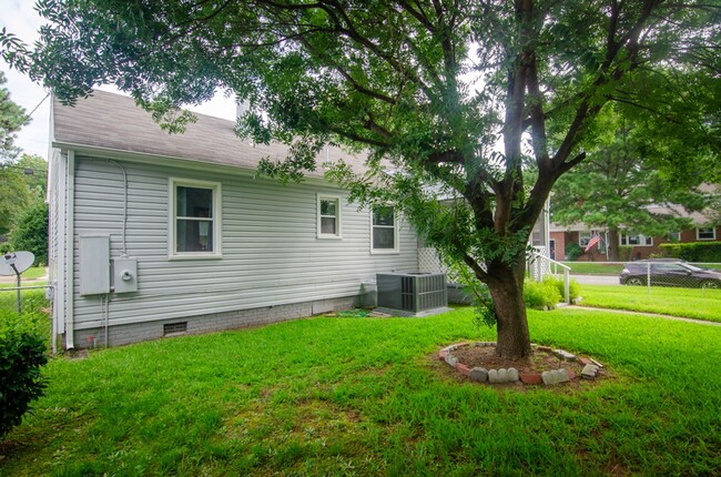 Building Photo - Gorgeous family home rental in Norfolk!