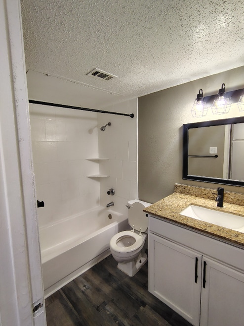 Building Photo - 412 Summit Ave