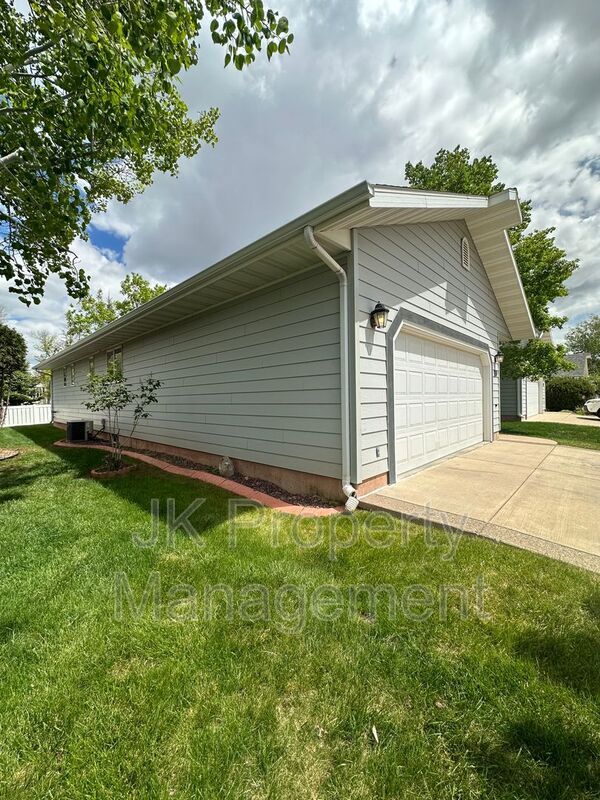 Building Photo - 3209 Wild Rose Ln