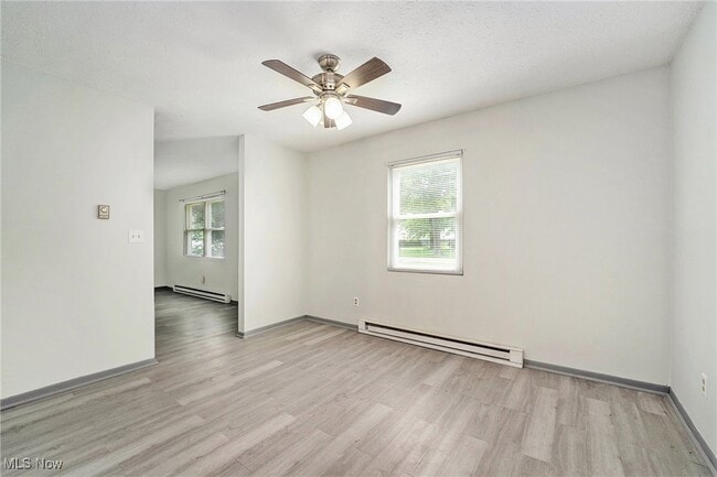 Building Photo - 1492 Ansonia Ave