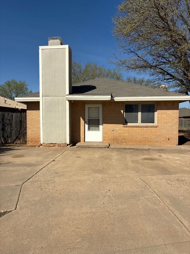 Building Photo - 8204 Vernon Ave