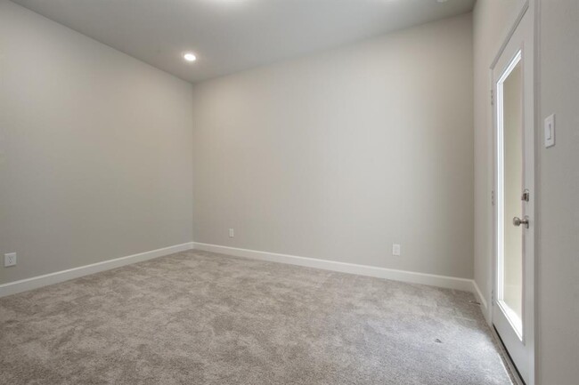 Building Photo - 347 Skyline Ridge Dr