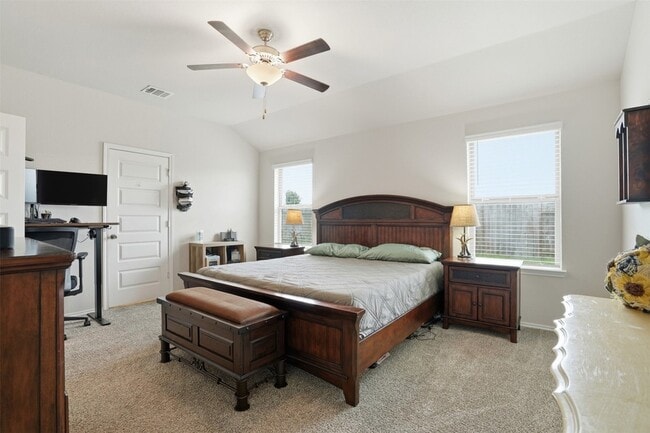 Building Photo - 11016 33rd Ave N