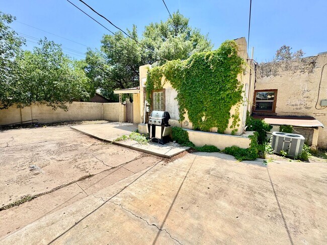 Building Photo - 2702 23rd St