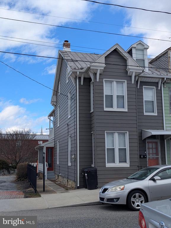 Building Photo - 9 E Simpson St