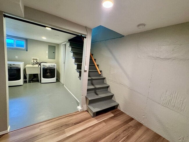 Building Photo - Bittersweet memories, Full Beautiful Remodel Highly Desired Lincoln Neighborhood