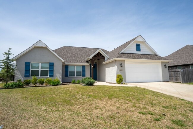 Building Photo - Prime Location! New build, 4 bed/ 2 bath!