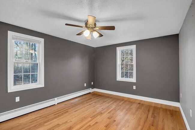 Building Photo - 65 Lantern Ln