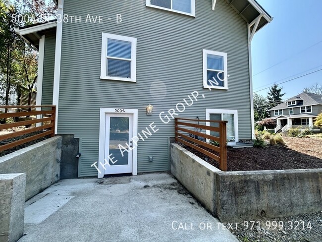 Building Photo - Updated 2 Bedroom near Reed College