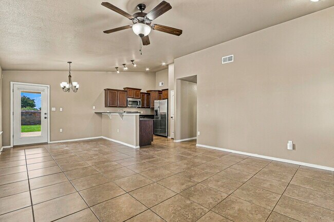 Building Photo - 14352 S Cave Ave