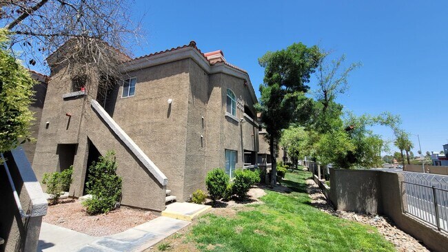 Building Photo - 5525 W Flamingo Rd