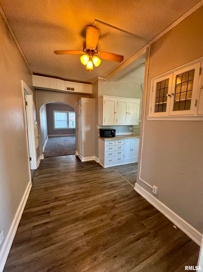 Building Photo - 2028 7th Ave