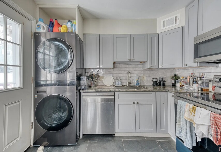 Building Photo - 69 Lynwood Dr