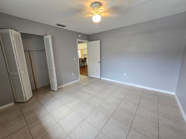 Building Photo - Rarely Available 3 bed/ 2 bath in Hidden River in Myakka