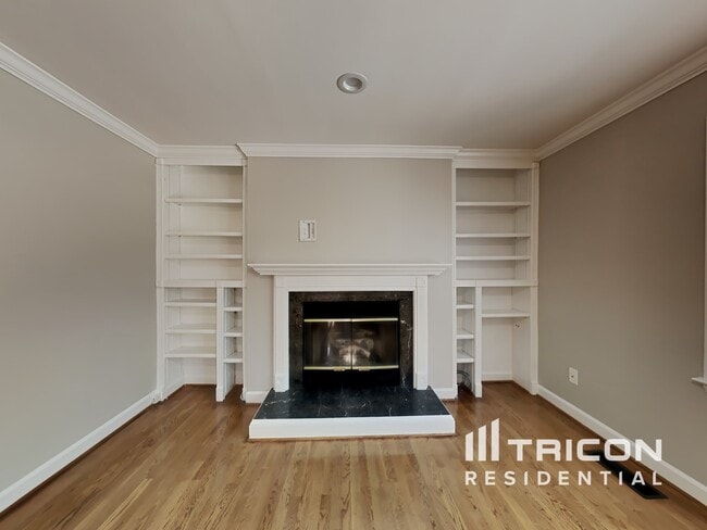 Building Photo - 3200 Oliver Dr
