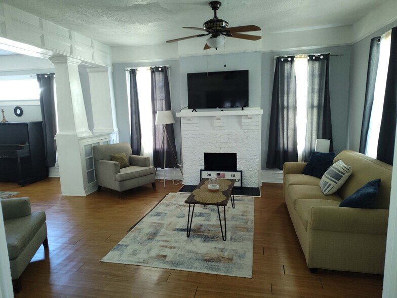 Primary Photo - 633 3rd Ave