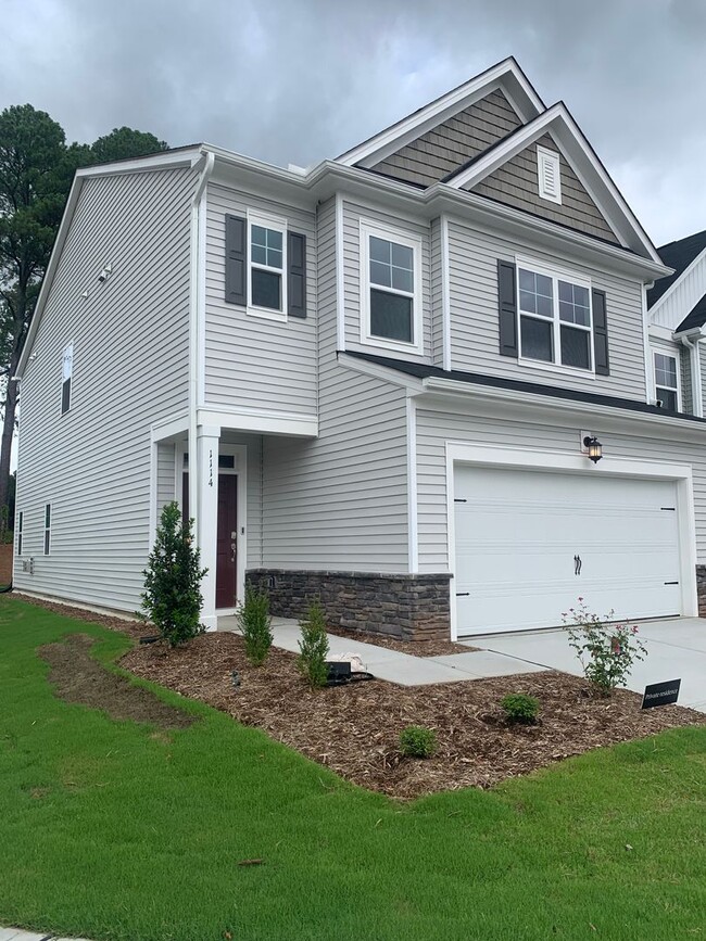 Building Photo - BRAND NEW TOWNHOME! 2 CAR GARAGE. SCREENED IN PORCH. MODERN KITCHEN. OPEN CONCEPT LIVING. BONUS ROOM