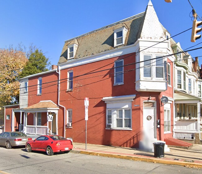 Building Photo - 201 E Cottage Pl