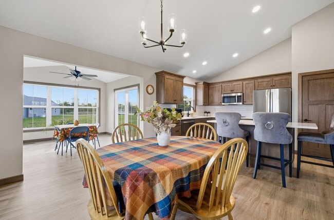 Building Photo - 557 Cannondale Ave