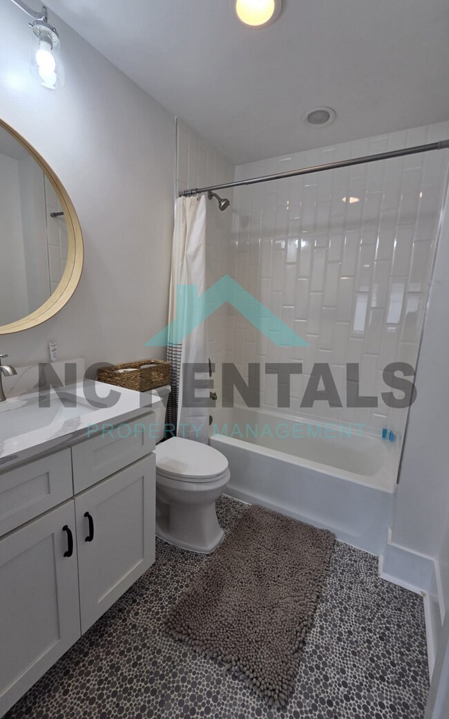 Building Photo - 1501 E Jones St