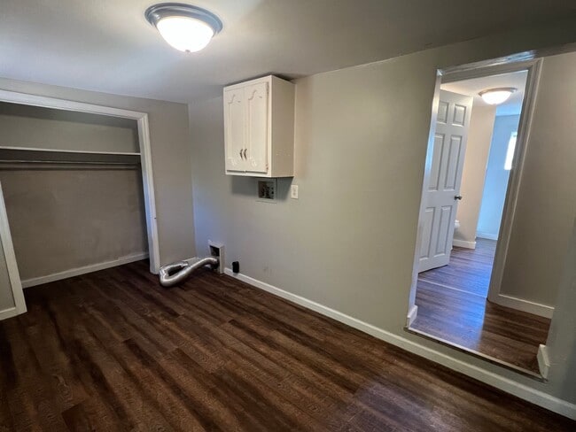 Building Photo - 3 bed 2 bath