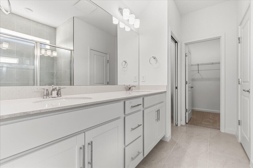 Building Photo - 11216 Sycamore Glen Loop