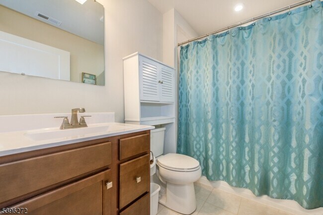 Building Photo - 60 Coventry Rd