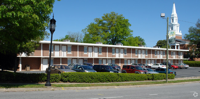 Building Photo - The Inn at Greensboro