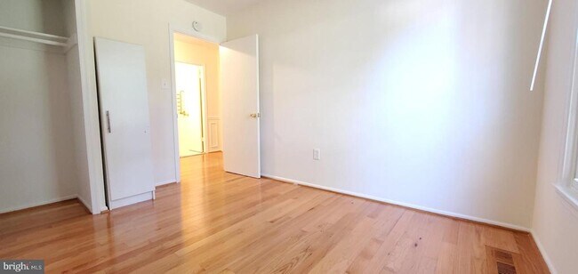 Building Photo - 972 Paulsboro Dr