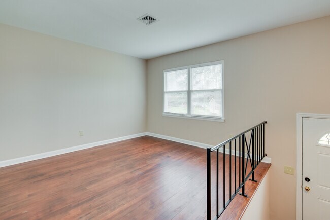 Building Photo - 2208 Bungalow Rd