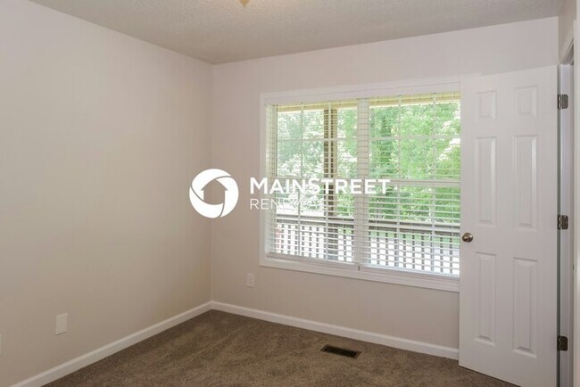 Building Photo - 4 Bedroom Pet-Friendly Home in ATHENS, AL with Main Street Renewal