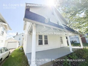 Building Photo - 900 Roslyn Ave SW