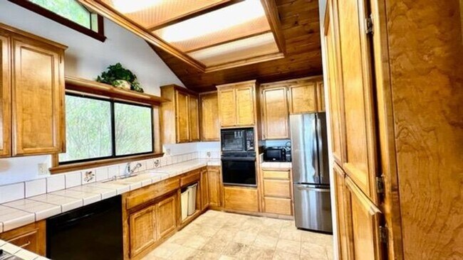 Building Photo - Lake Wildwood 3 Bedroom!