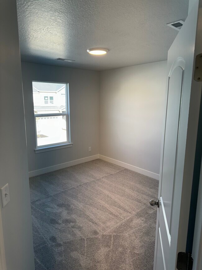 Building Photo - 3783 Big Horn Dr