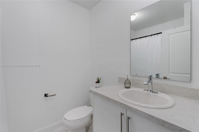 Building Photo - 413 NW 12th Pl