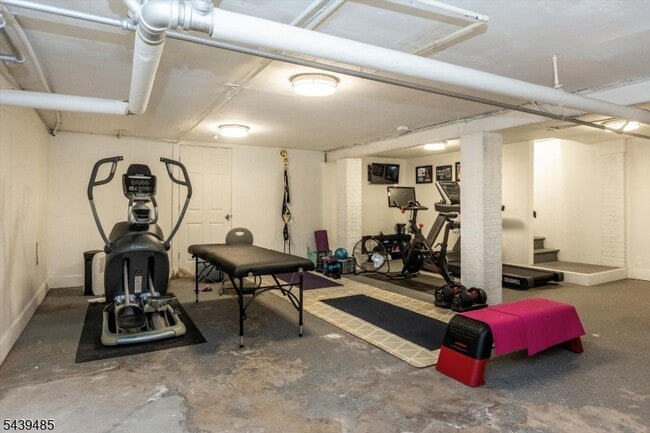 Building Photo - 263 Tillou Rd