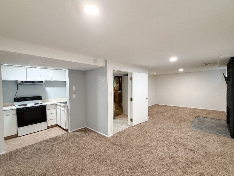 Building Photo - 3360 Gramercy Ave