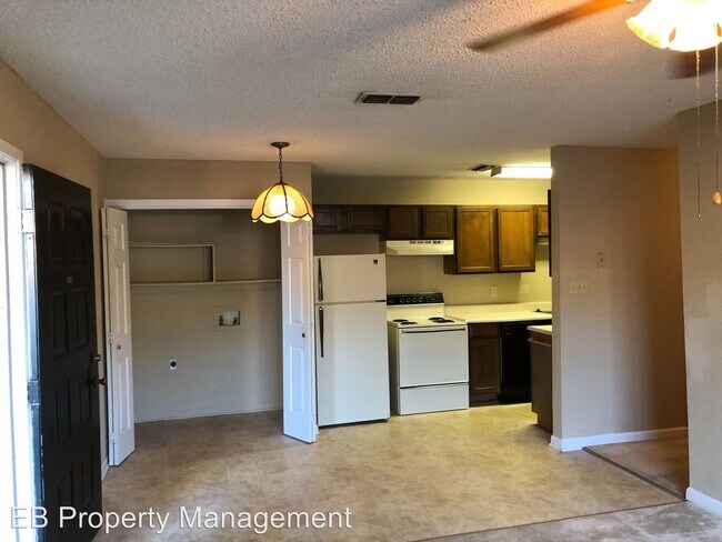 Building Photo - 1802 Elm St