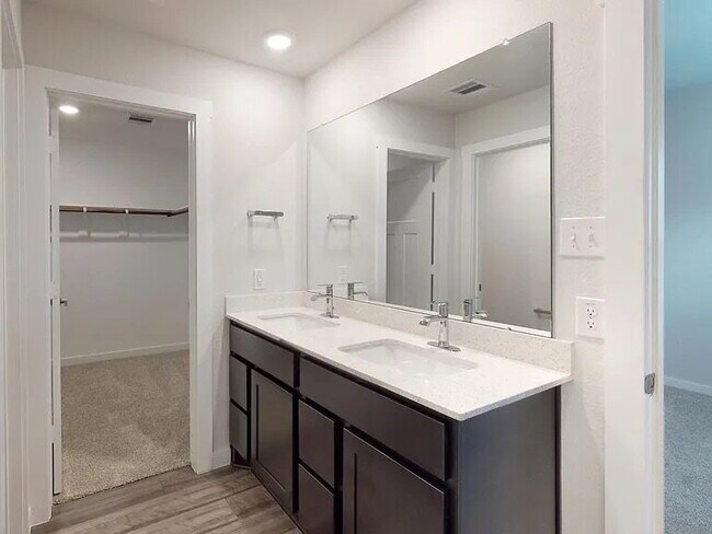 Building Photo - "Charming 3-Bedroom Retreat in College Station!"