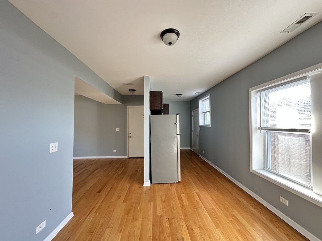 Building Photo - 1648 W Pratt Blvd