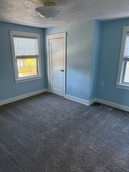 Building Photo - 1129 Woodbourne Ave