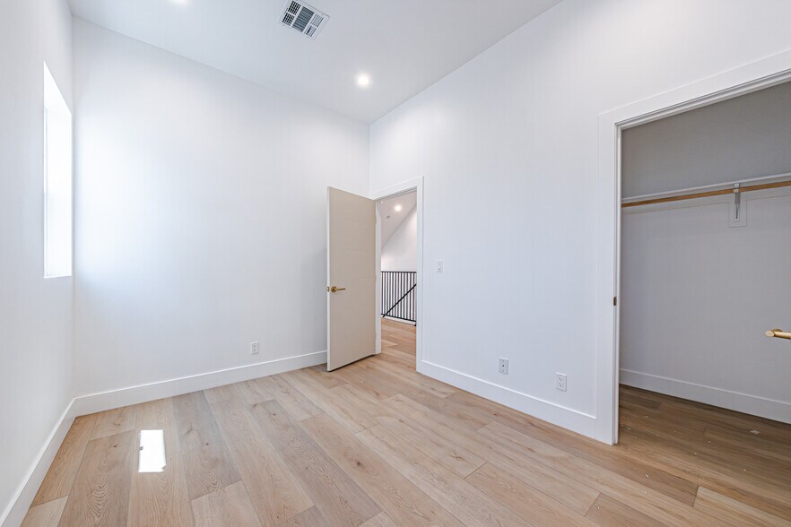 Building Photo - 242 N Dillon St