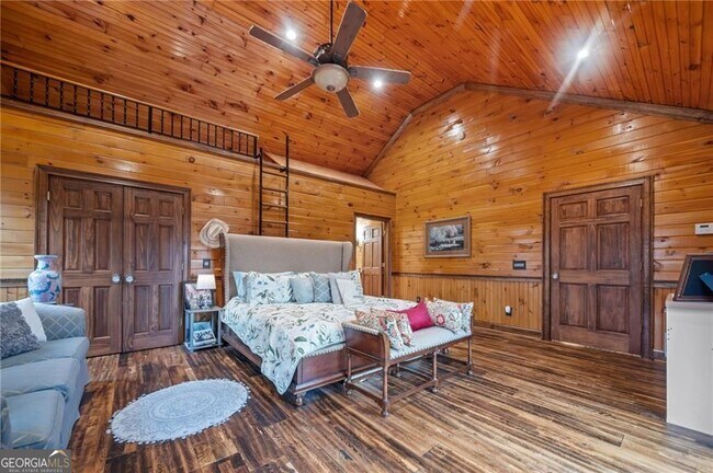 Building Photo - 5281 Laurel Ln