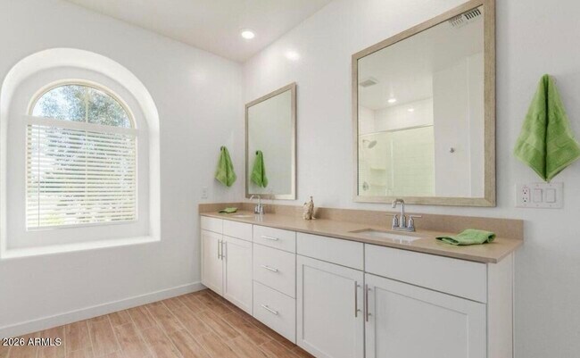 Building Photo - 4077 S Sabrina Dr
