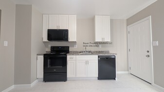 Building Photo - 510 Cherry Ln