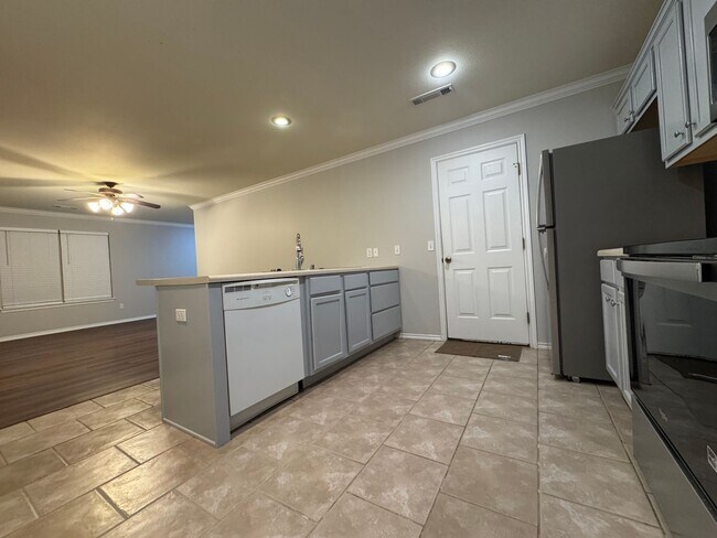 Building Photo - ***1582 Willowbrook Dr***