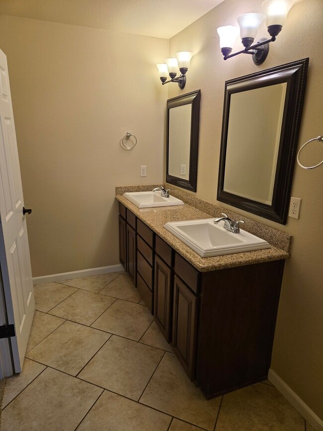 Building Photo - Excellent Condition & plenty of storage! Three levels + Attic Storage