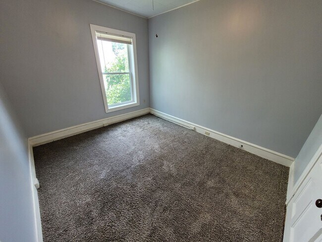 Building Photo - 145 Pine St