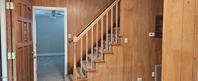 Building Photo - 2083 Martin Rd